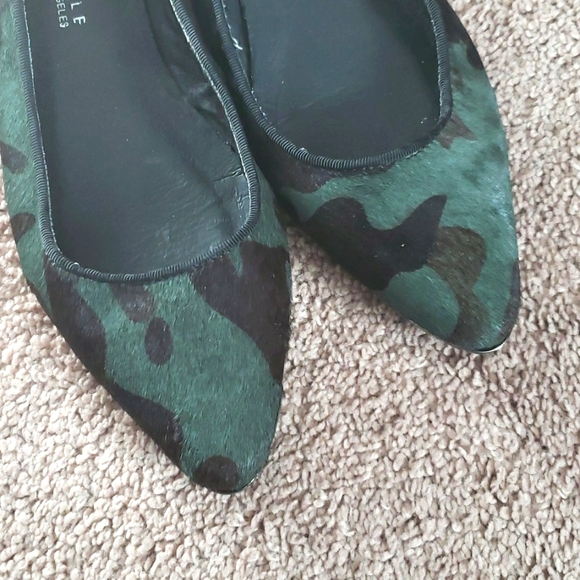 Very Volatile Ponyhair Camo ballet flats 6.5 - Picture 3 of 4